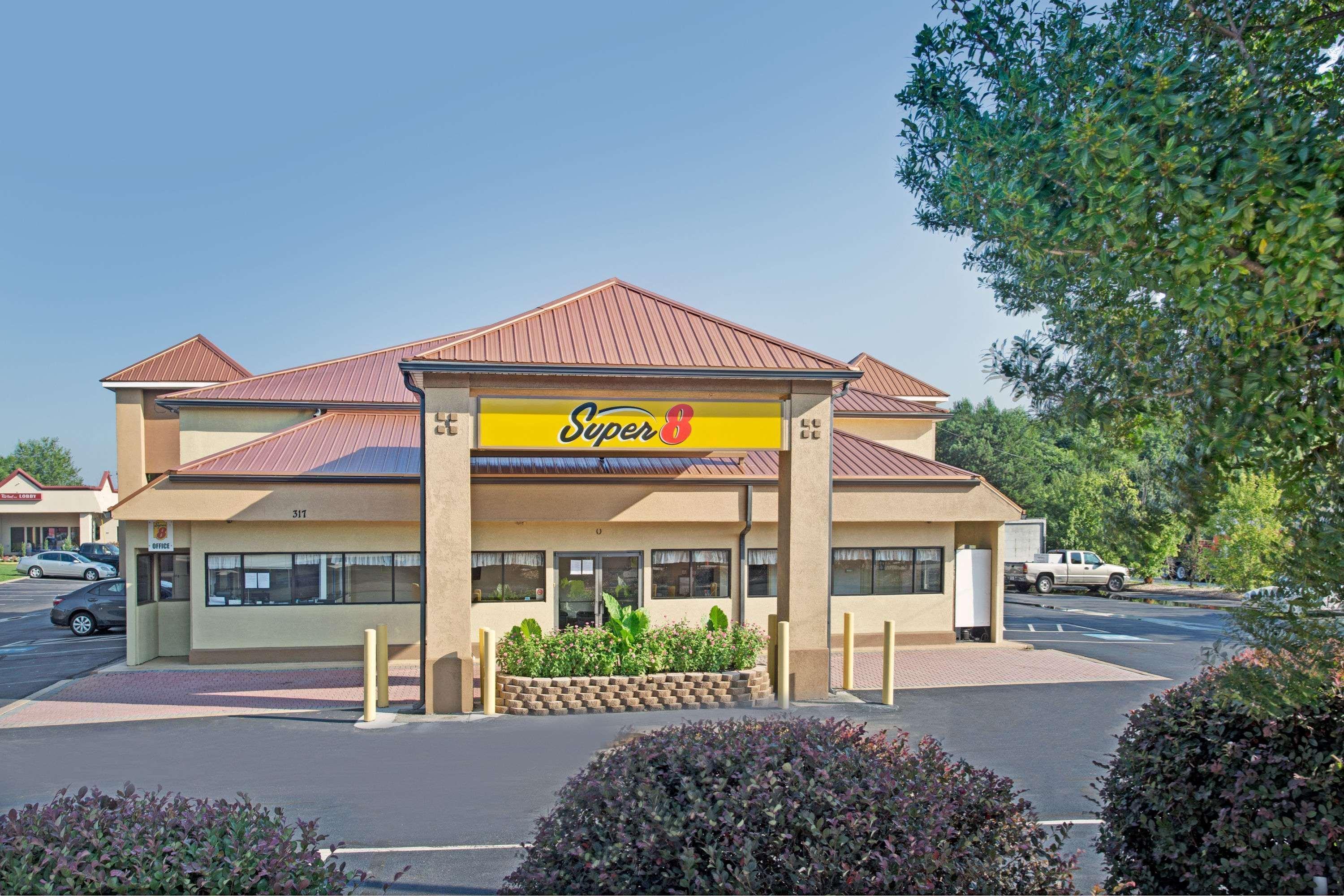Super 8 By Wyndham Suwanee Hotel Exterior foto