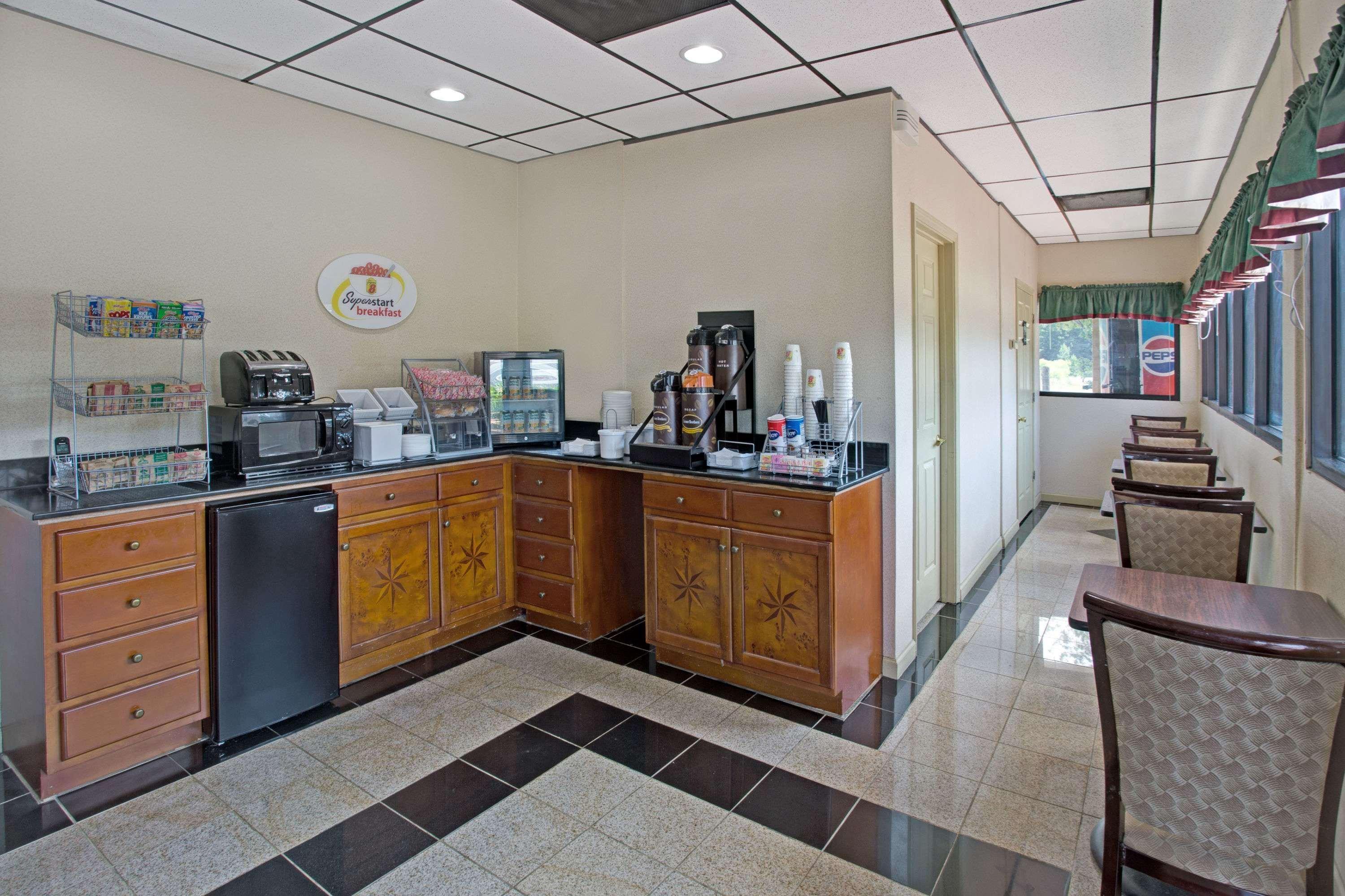 Super 8 By Wyndham Suwanee Hotel Exterior foto